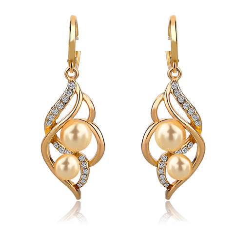 Gold Earring with Pearls and cubic conch